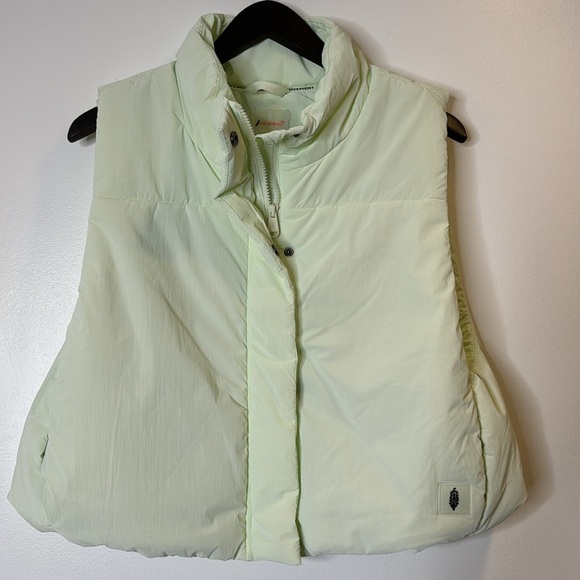 Free People FP Movement Sight Seein’ Puffer Vest Medium - Picture 3 of 10
